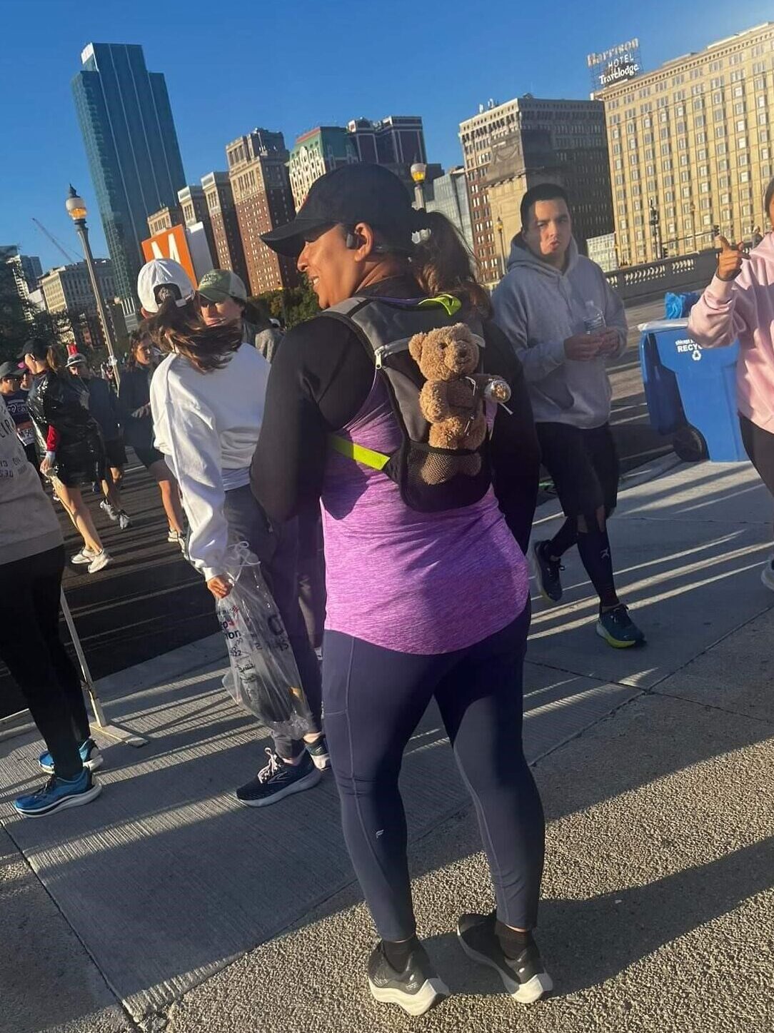 Maribel poses with Choco in her backpack at the Chicago Marathon